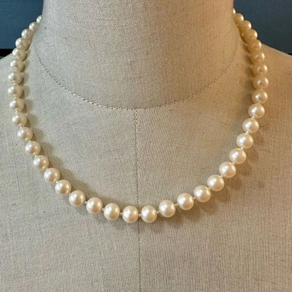 Faux pearl knotted necklace
